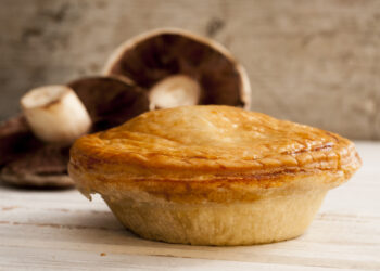 A New Classic Dish Unveiled: Chicken & Mushroom Puff Pie, the Ultimate Crowd-Pleaser for Grandparents to Master